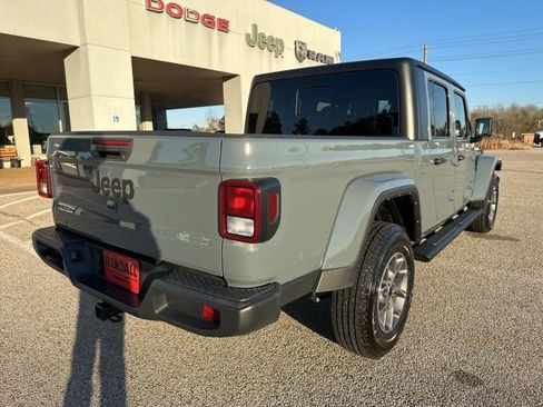 Used 2024 Jeep Gladiator Sport image 7