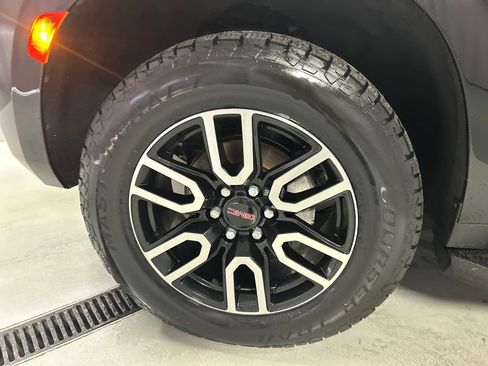 Used 2023 GMC Yukon AT4 AWD/4WD image 9