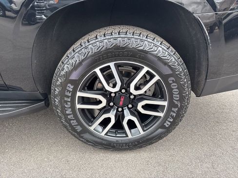 Used 2023 GMC Yukon XL AT4 image 36