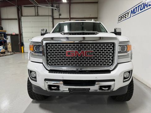 Used 2019 GMC Sierra 3500 Denali w/ Duramax Plus Package AWD/4WD image 9