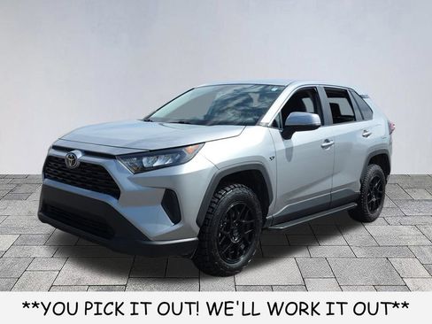 Used 2022 Toyota RAV4 LE FWD image 3