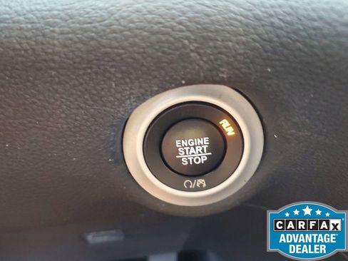 Used 2018 Chrysler Pacifica Limited w/ Tire & Wheel Group image 40