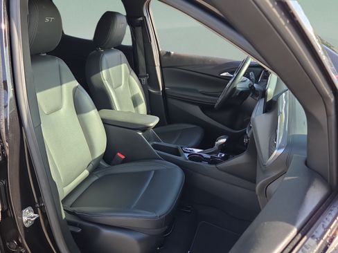 Certified 2024 Buick Encore GX Sport Touring AWD/4WD image 18