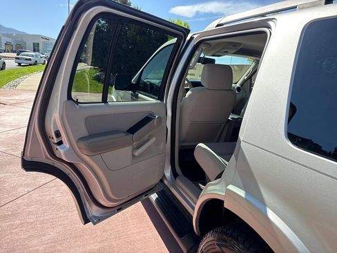 Used 2007 Ford Explorer XLT AWD/4WD image 18