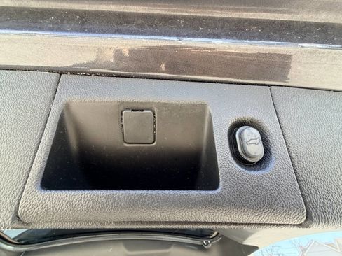 Used 2015 Chevrolet Suburban LT image 24