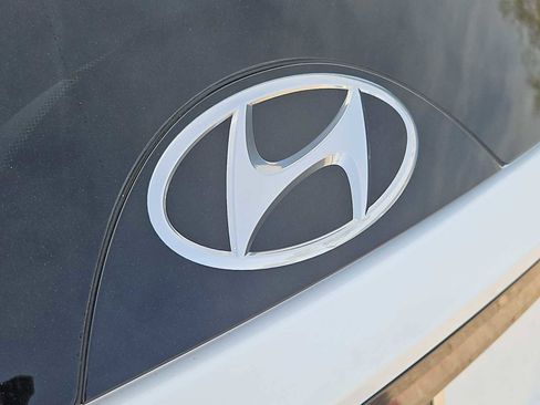 Used 2022 Hyundai Tucson Limited image 11