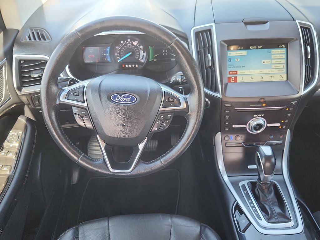 Used 2018 Ford Edge Titanium w/ Equipment Group 301A AWD/4WD image 10