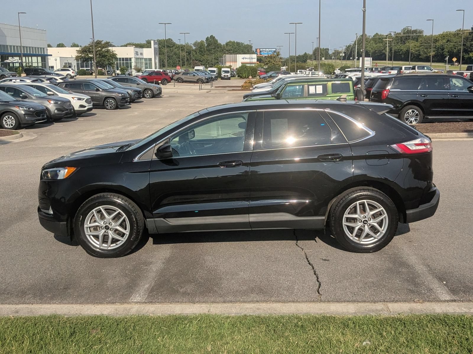 Used 2023 Ford Edge SEL w/ Convenience Package AWD/4WD image 6