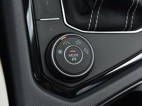 New 2026 Volkswagen Taos SE image 17