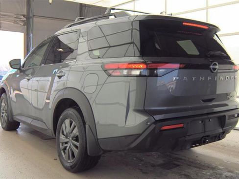 Used 2023 Nissan Pathfinder SV w/ SV Premium Package image 13