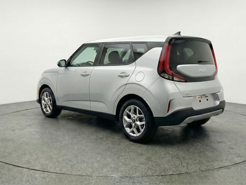 Used 2025 Kia Soul FWD image 6