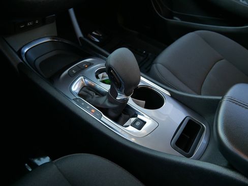 Used 2024 Chevrolet Malibu LT image 24