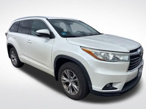 Used 2015 Toyota Highlander XLE image 1
