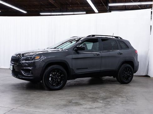 Used 2023 Jeep Cherokee Altitude Lux w/ Mopar Interior Package AWD/4WD image 3