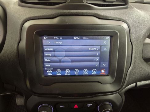 Used 2018 Jeep Renegade Latitude w/ Cold Weather Group image 43