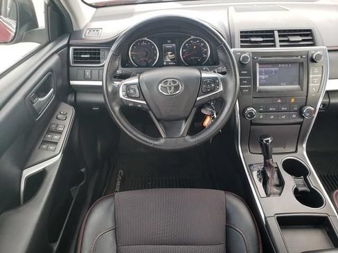 Used 2017 Toyota Camry SE w/ Moonroof Package FWD image 15