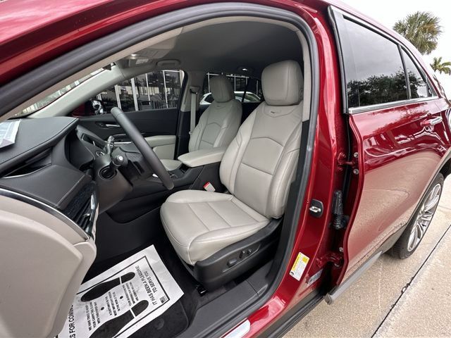 Certified 2023 Cadillac XT4 Premium Luxury FWD image 19