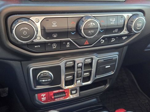 Certified 2018 Jeep Wrangler Unlimited Rubicon image 18