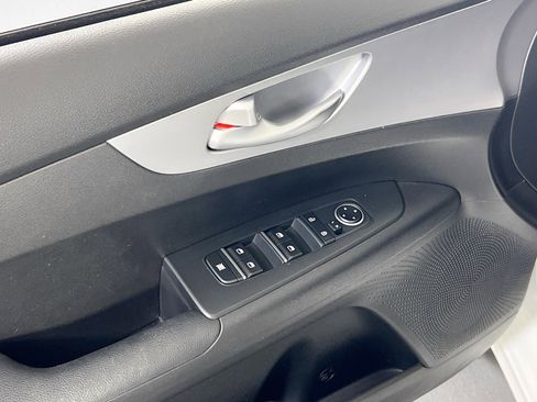 Used 2023 Kia Forte LXS w/ LXS Technology Package image 17