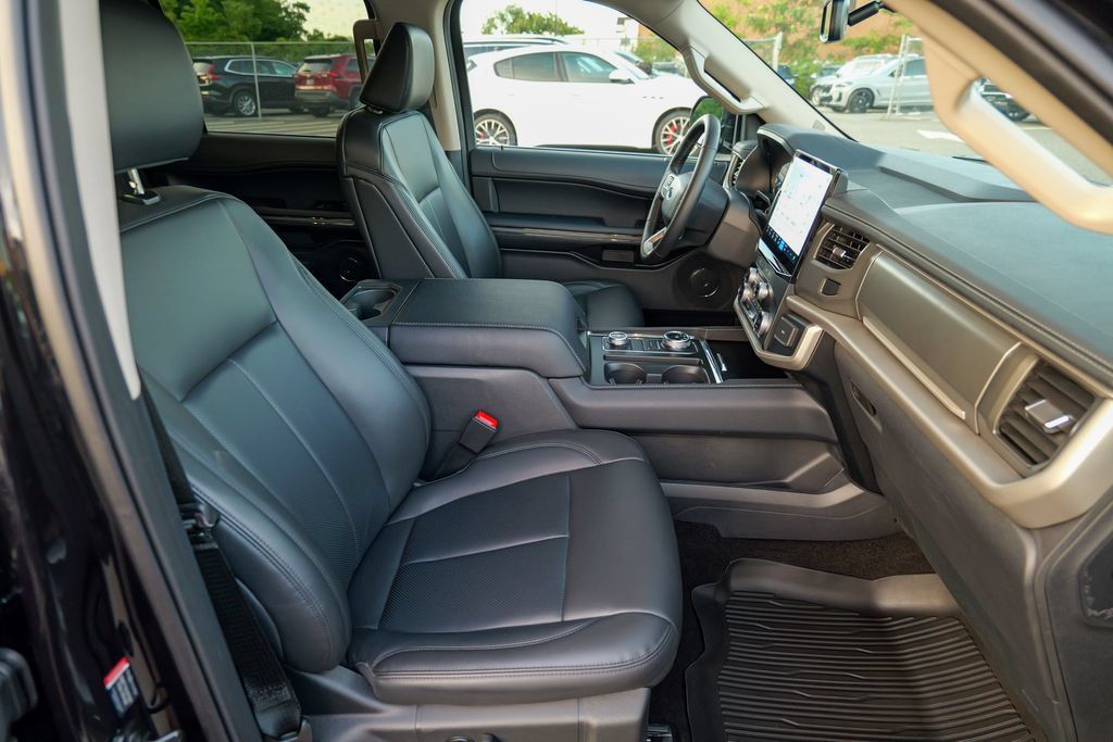 Used 2023 Ford Expedition XLT AWD/4WD image 35