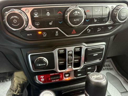 Used 2018 Jeep Wrangler Unlimited Rubicon image 23