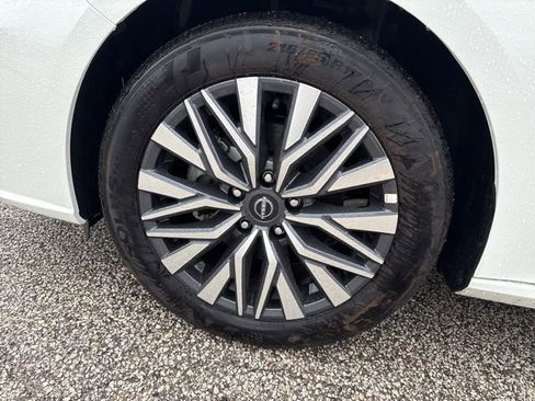 Used 2025 Nissan Altima 2.5 SV image 9