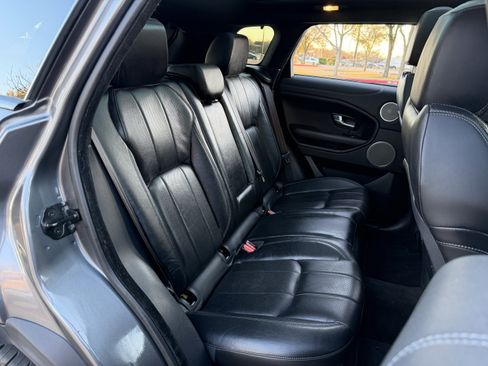 Used 2019 Land Rover Range Rover Evoque SE Premium image 13