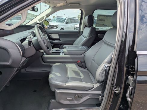 New 2026 Ford Expedition Active RWD image 7