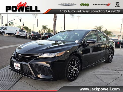 Used 2022 Toyota Camry SE image 1