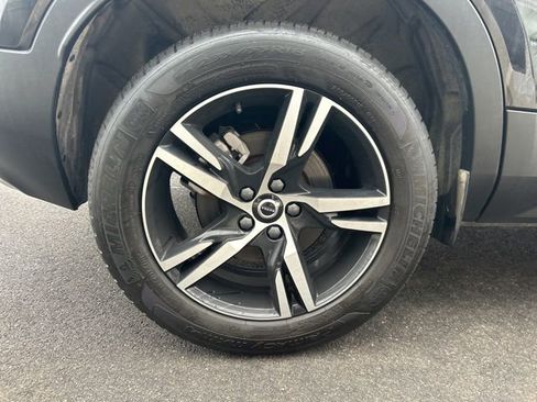 Certified 2025 Volvo XC40 B5 Core image 9