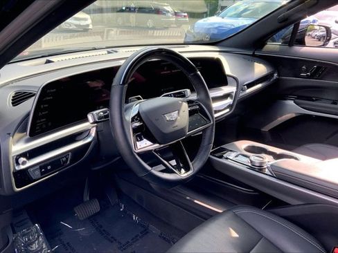 Used 2024 Cadillac Lyriq Luxury AWD/4WD image 14