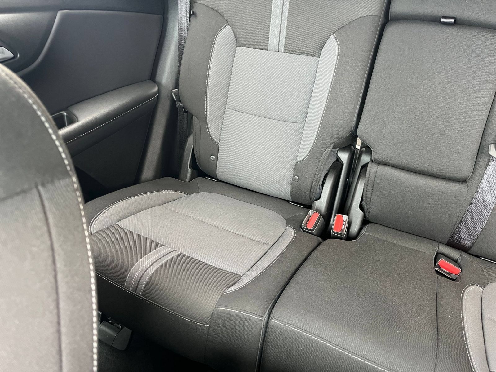 Used 2025 Chevrolet Blazer LT FWD image 39
