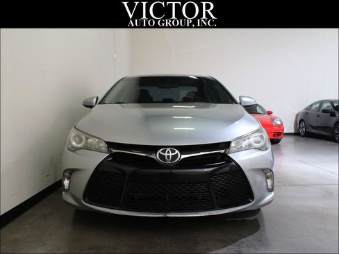 Used 2017 Toyota Camry SE FWD image 2