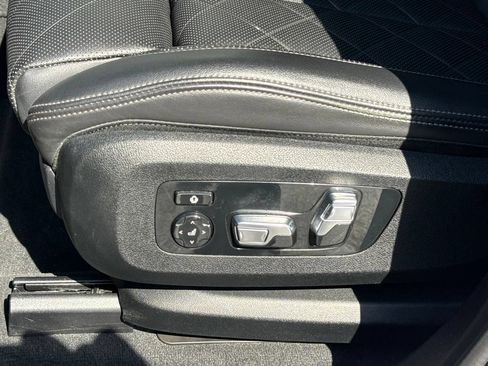 Used 2023 BMW X7 xDrive40i w/ Premium Package AWD/4WD image 11