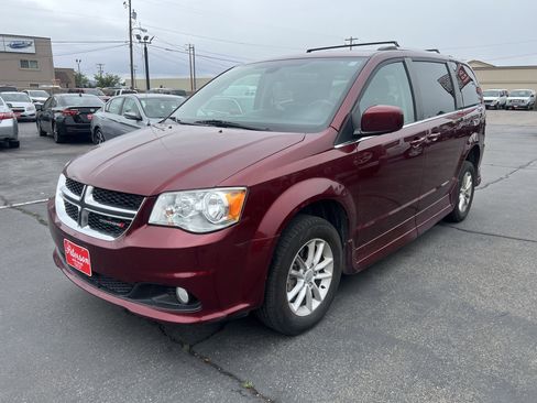 Used 2019 Dodge Grand Caravan SXT FWD image 4