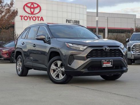 Used 2022 Toyota RAV4 XLE w/ Convenience Package image 2