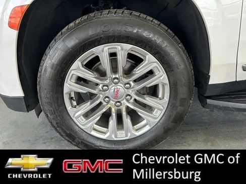 Used 2022 GMC Yukon XL SLT w/ SLT Premium Package image 13