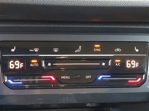 Used 2022 Volkswagen Tiguan SE image 26