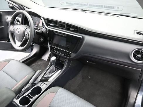 Used 2018 Toyota Corolla LE image 38