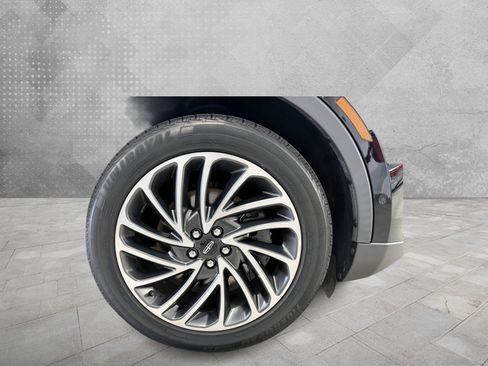 Used 2019 Lincoln Nautilus Reserve FWD image 4