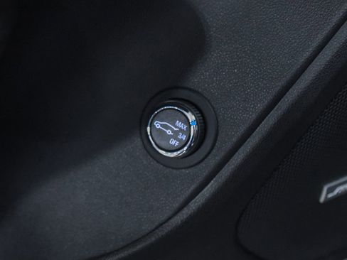 Used 2024 Chevrolet Blazer RS w/ Enhanced Convenience Package FWD image 17
