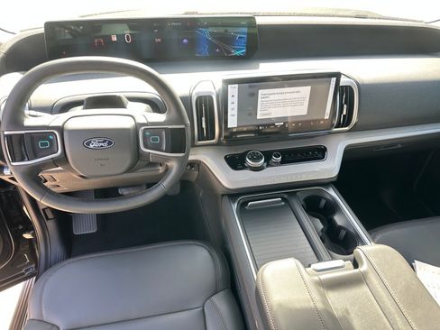 New 2025 Ford Expedition Active image 12