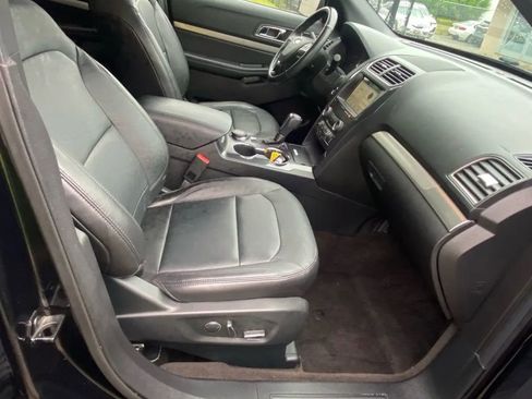 Used 2018 Ford Explorer XLT w/ Equipment Group 202A image 14