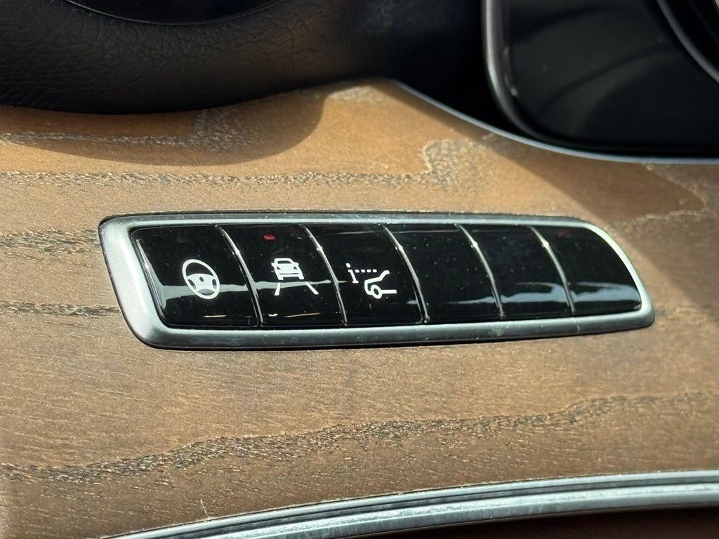 Used 2018 Mercedes-Benz E 400 4MATIC Sedan image 24