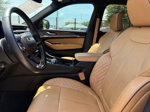 Used 2024 Jeep Grand Cherokee L Summit AWD/4WD image 10