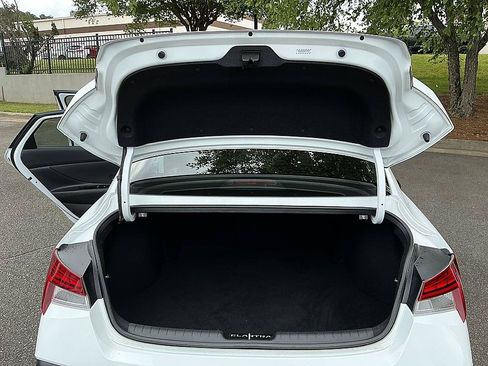 Used 2024 Hyundai Elantra Limited FWD image 26