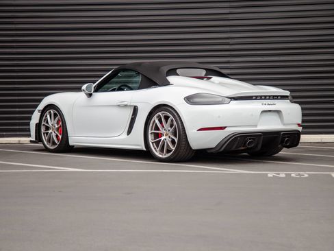 Certified 2021 Porsche 718 Boxster Spyder RWD image 3