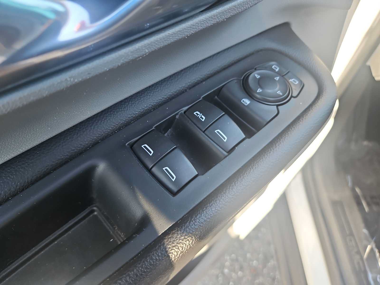 Used 2022 GMC Terrain SLT w/ Infotainment Package II FWD image 15