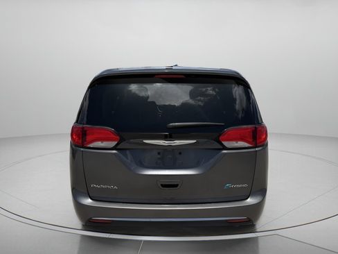 Used 2017 Chrysler Pacifica Touring Plus FWD image 4