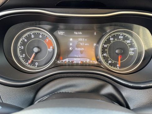 Used 2019 Jeep Cherokee Trailhawk image 16